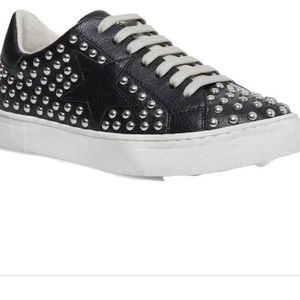 Womens black sneaker